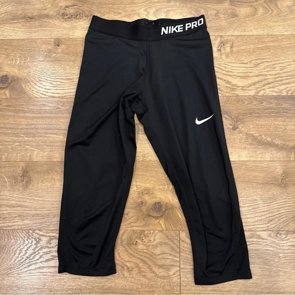 Nike Pro Dri-Fit Capri Leggings Womens Size XS Black Compression Athletic